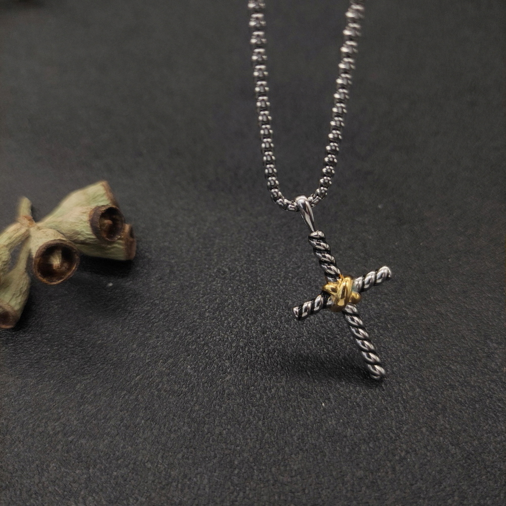 David Yurman Small Color-Separated Cross Necklace - Picture 4 of 9